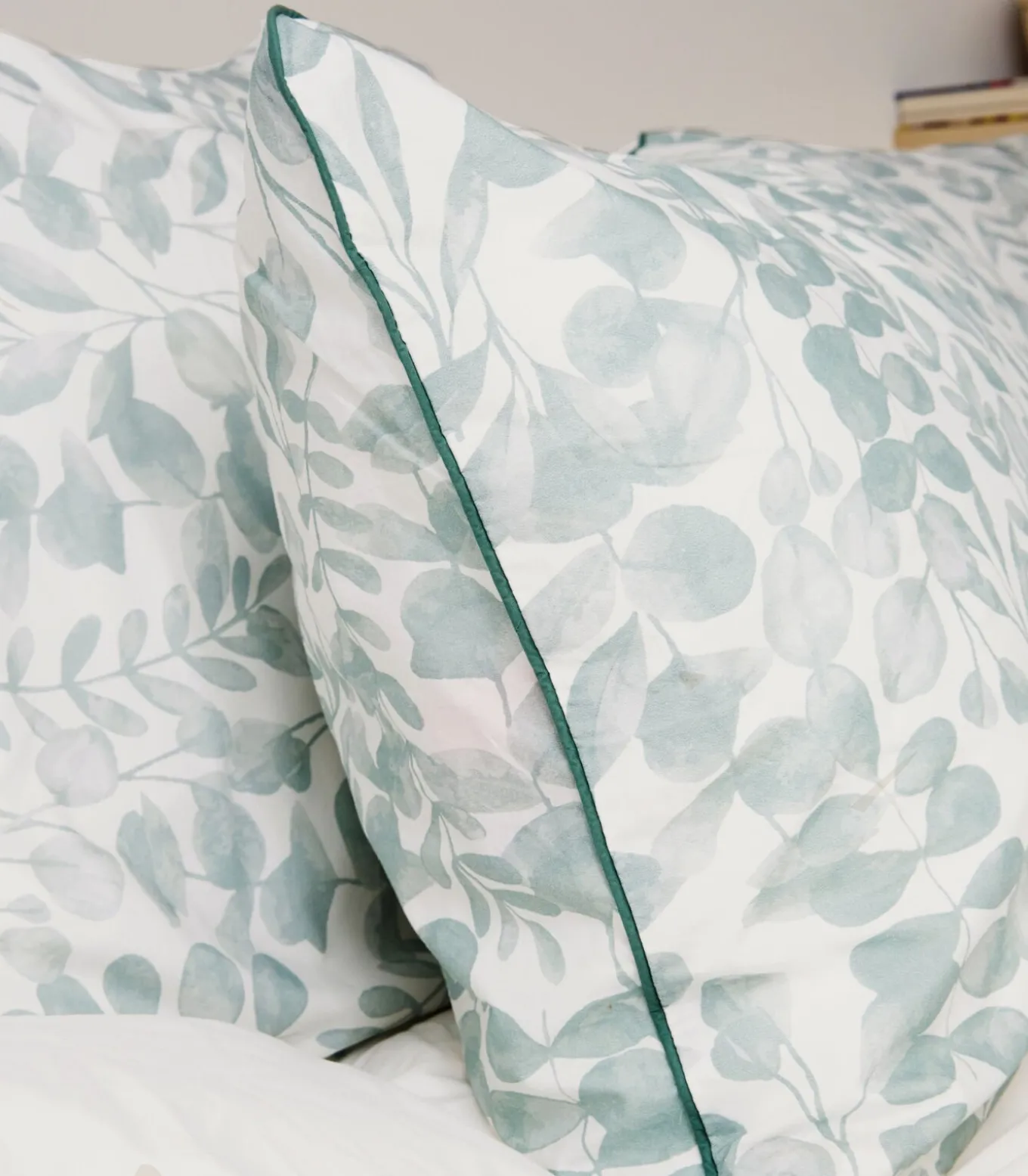 2 kussenslopen van gewassen perkal katoen, HERBIER