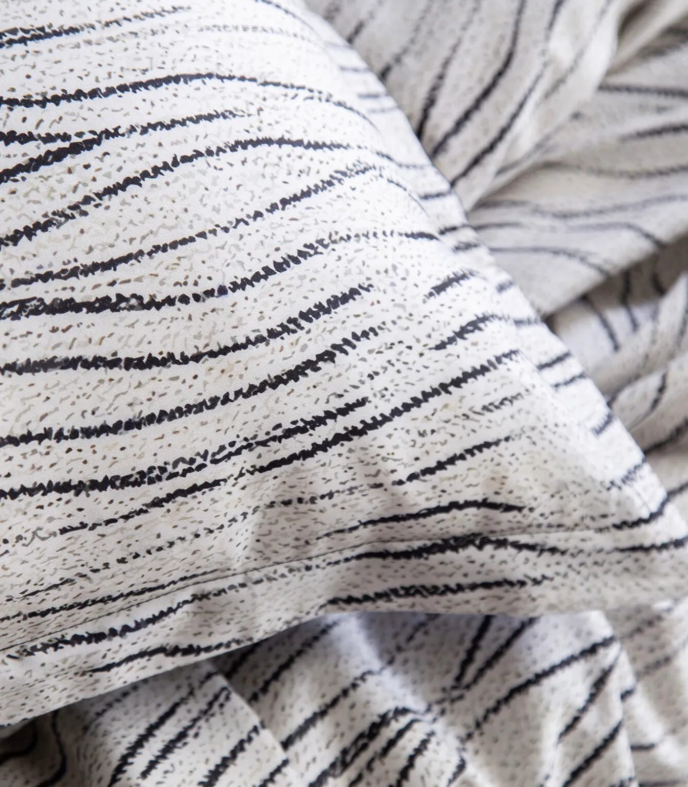 2 persoons beddengoed 240x220 cm+2 kussenslopen 63x63 cm katoensatijn