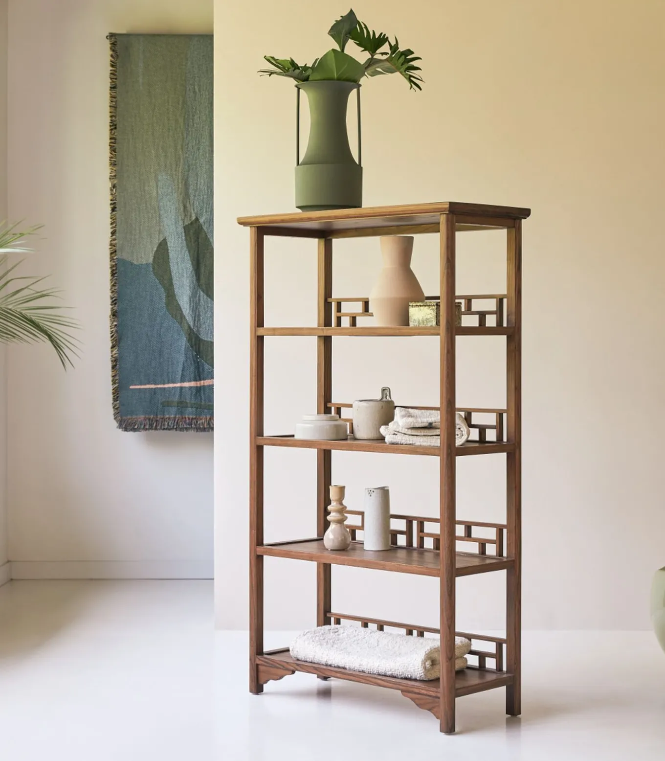 Ame - Boekenkast van massief iepenhout