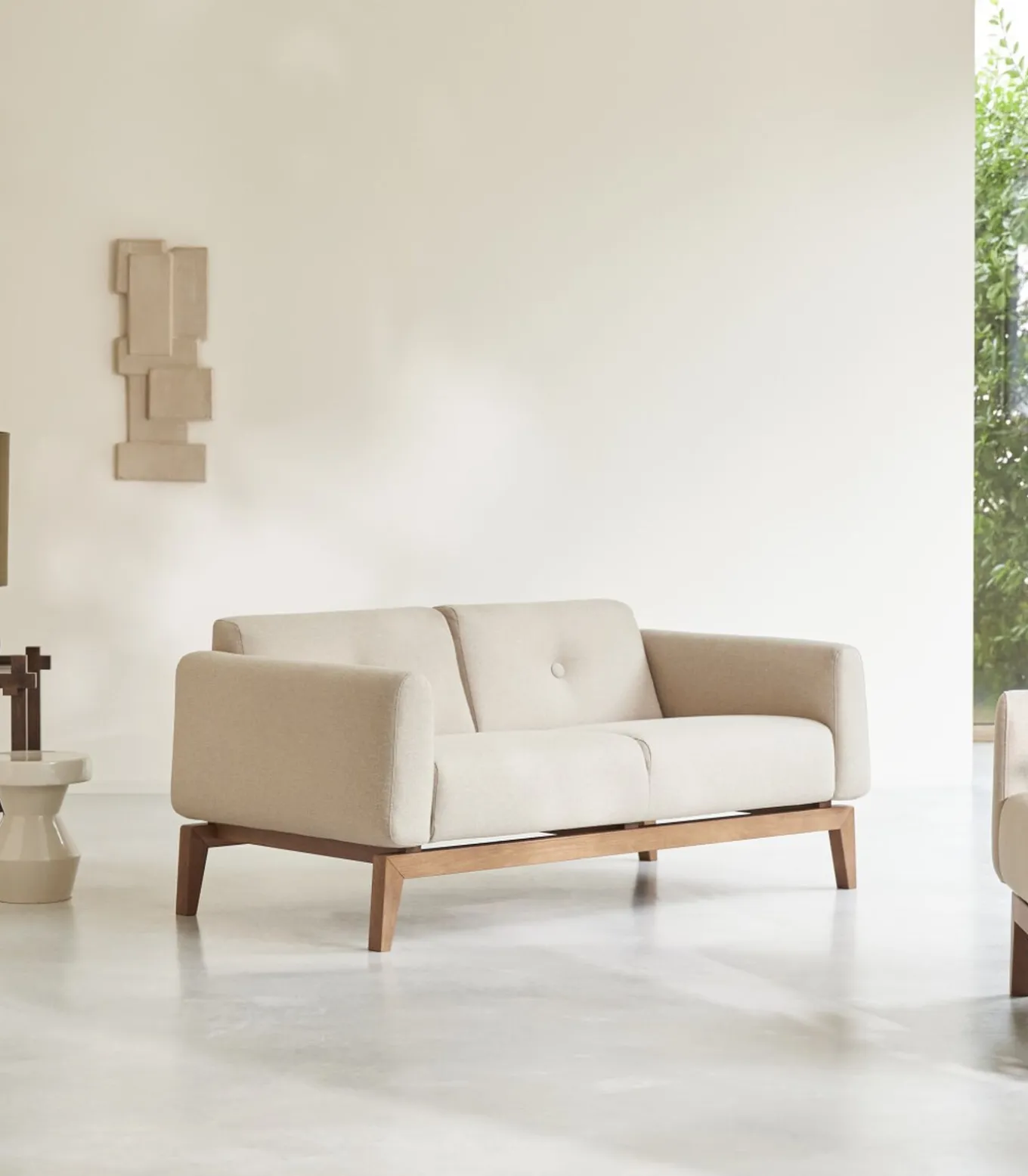 Bank in massief eiken en ecru stof, 2-zit