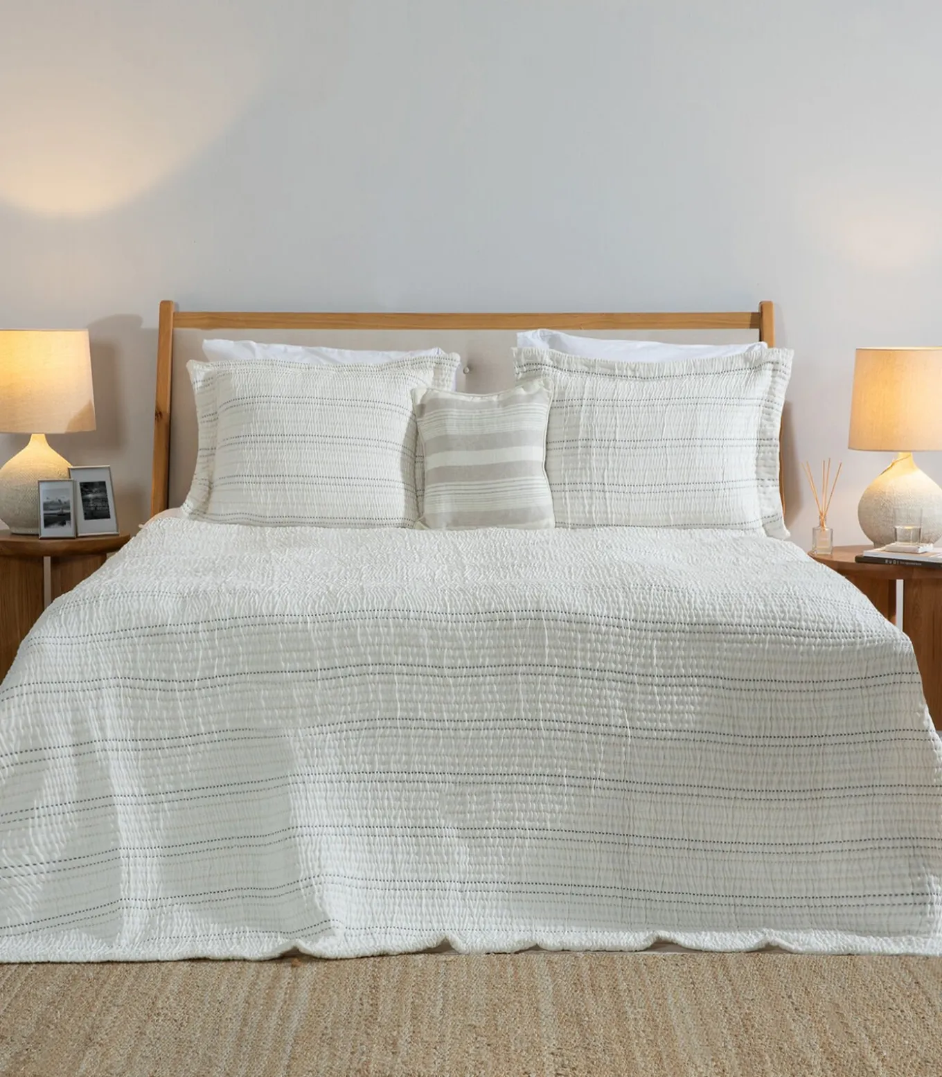 Bedsprei 2 personen Stitch 240x260 cm Wit (1 Bedsprei, 2 Kussenslopen)