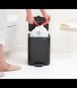 Brabantia Bo Pedaalemmer, 7 liter, stil sluitend, kunststof binnenemmer - Matt Black