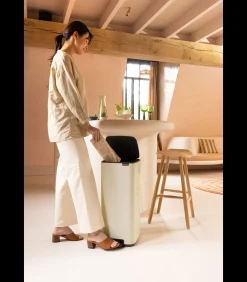 Brabantia Bo Pedaalemmer, 30 liter, stil sluitend, kunststof binnenemmer - Soft Beige