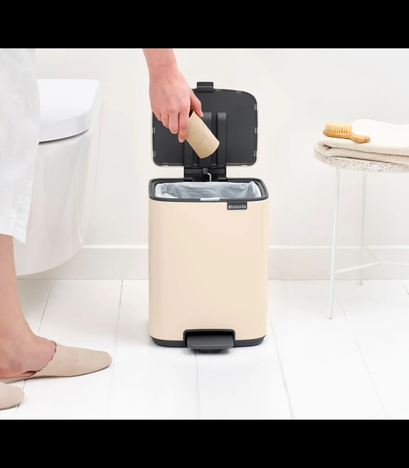 Brabantia Bo Pedaalemmer, 7 liter, stil sluitend, kunststof binnenemmer - Soft Beige