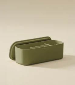 COSMIC ALIFE Plankpakket. Bevat een handdoekring en een opbergdoos met een minimalistisch en functioneel ontwerp. Set opbergaccessoires voor de Alife Guide. Lichtgroen.