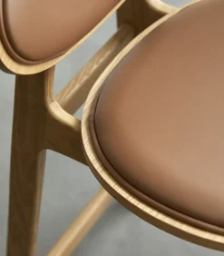 Counterstoel Maia in massief eikenhout en leer