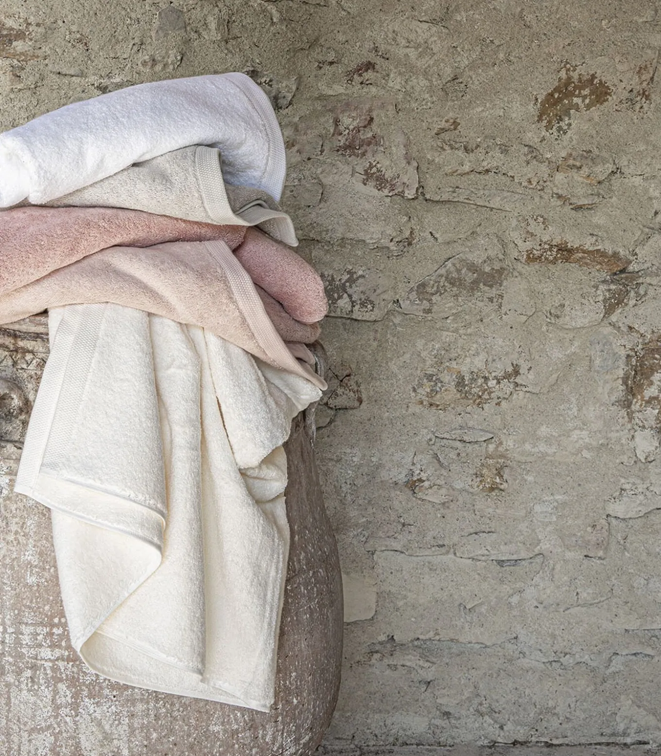 Essentiel - Effen badhanddoek van biologisch gekamd katoen