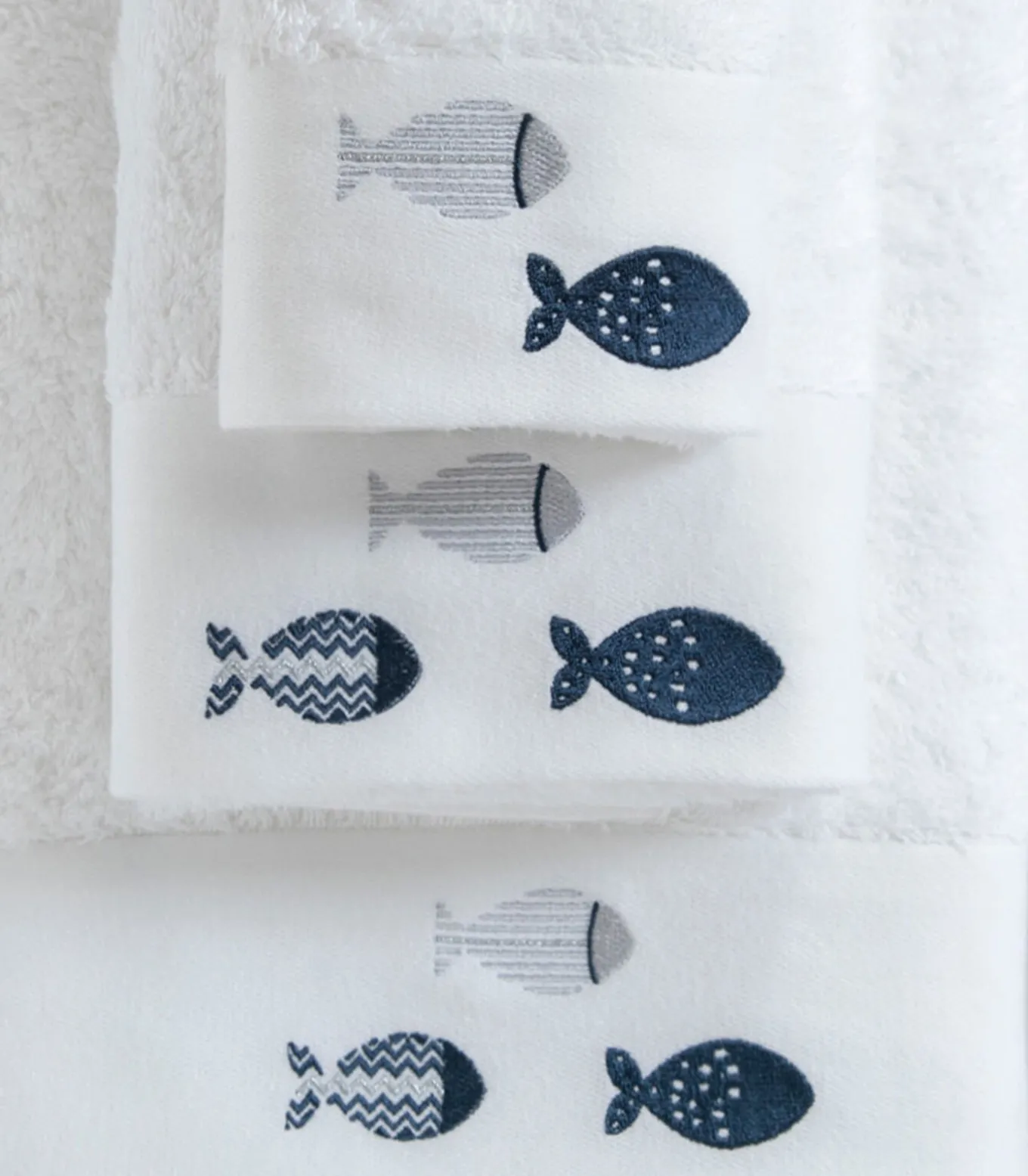 Geborduurde badhanddoek Delmy 85x150 cm Wit