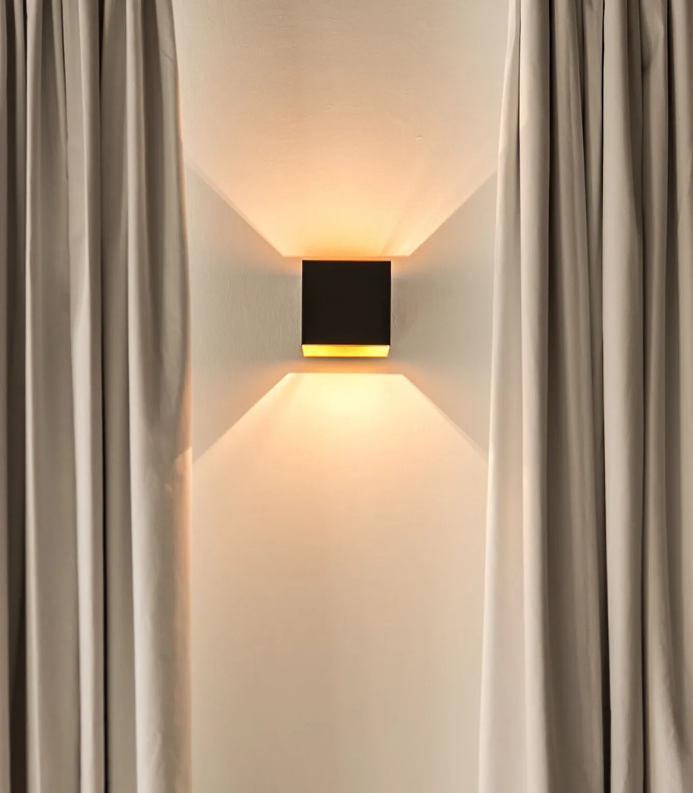 Gerona - Wandlamp - Zwart