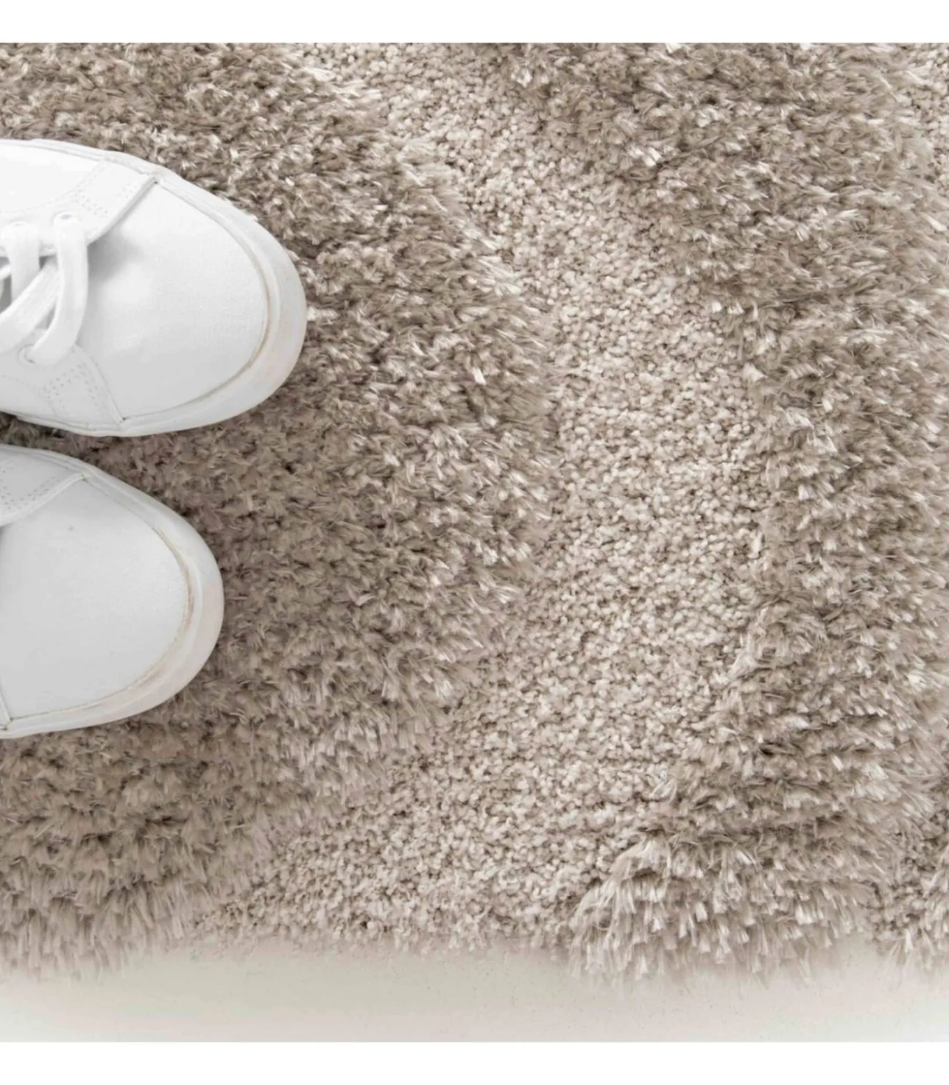 Hoogpolig vloerkleed met golvend patroon in taupe 120 x 170 cm