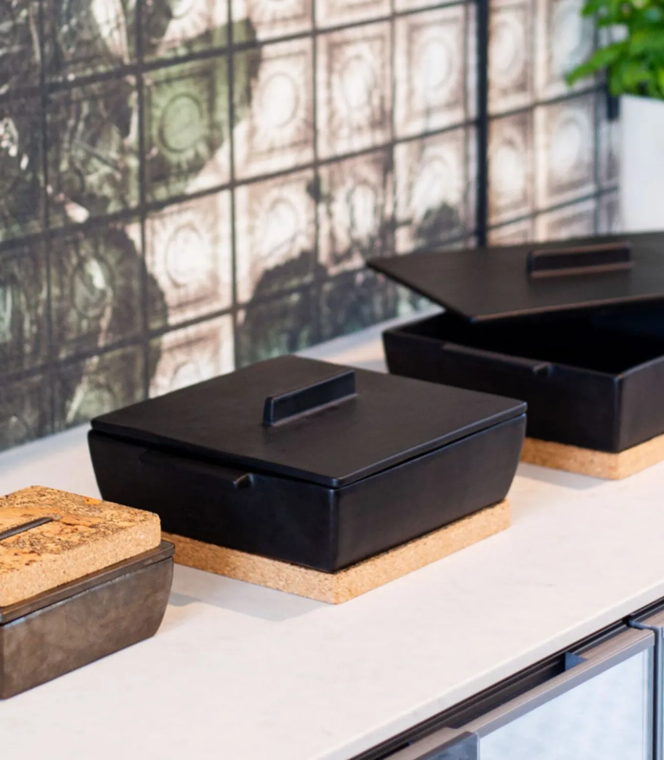 Ovenschotel met deksel en kurk 27x24x10cm zwart