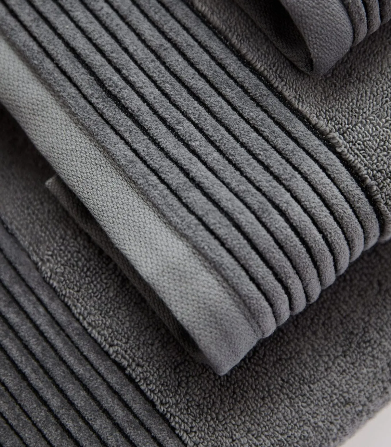 Premium Handdoek SOOTHING SHADOWS. Biologisch Katoen