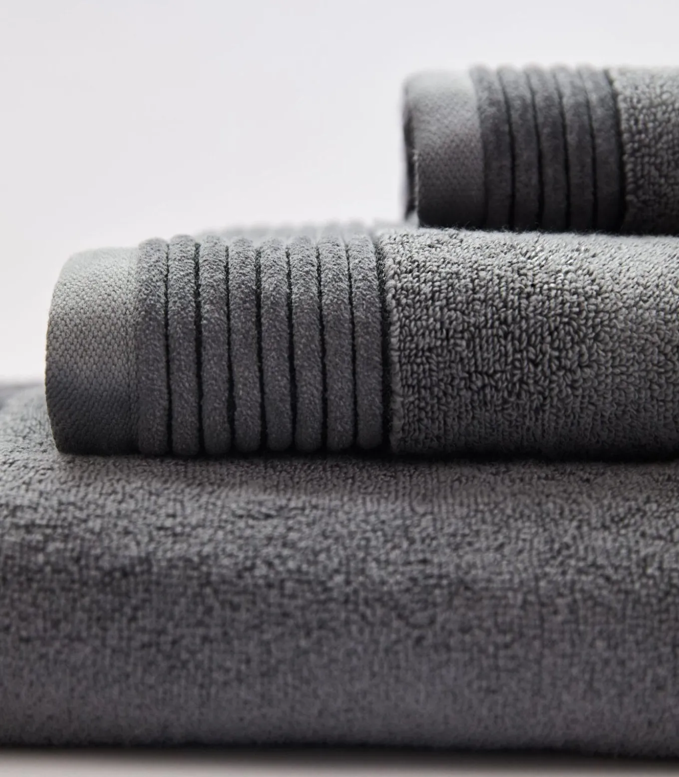 Premium Handdoek SOOTHING SHADOWS. Biologisch Katoen