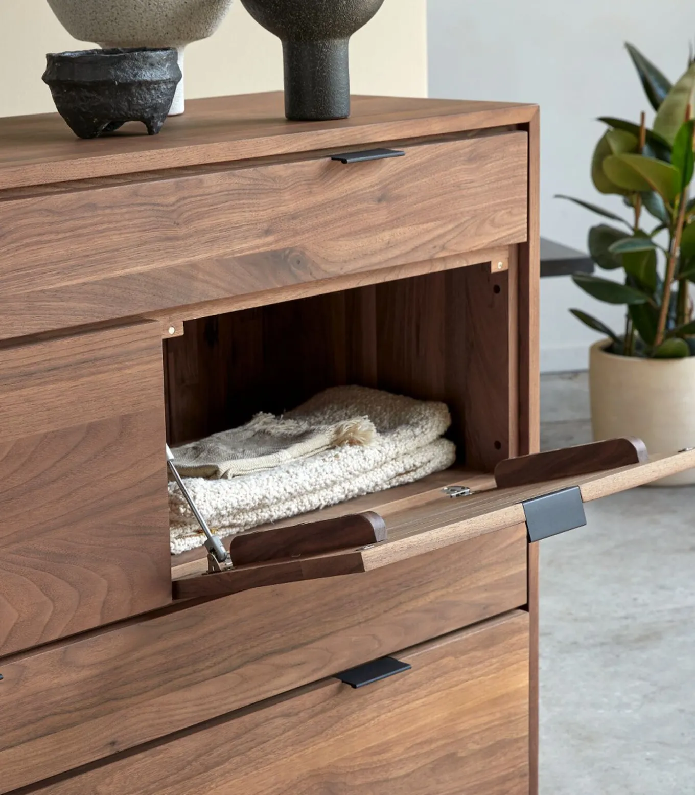 Senson - Massief notenhouten ladekast