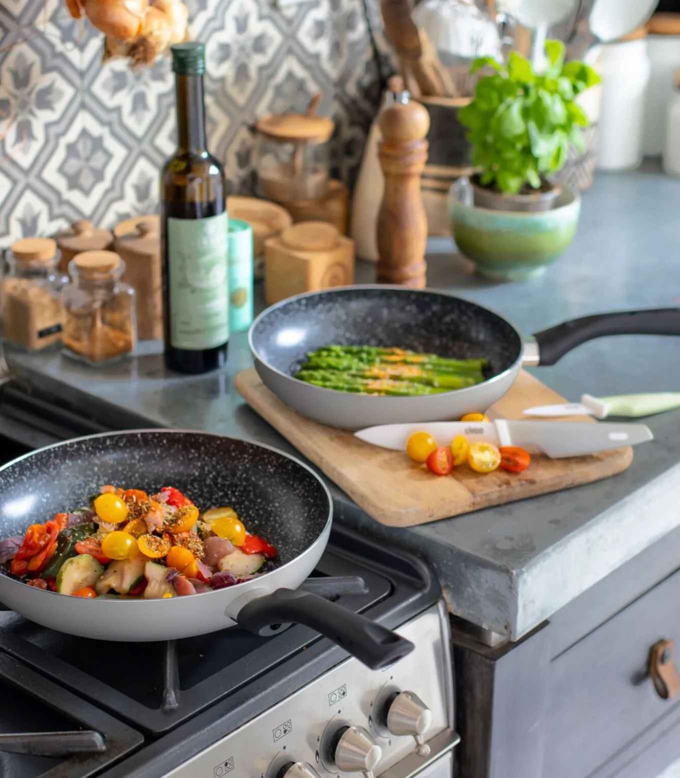 Set van 2 koekenpannen met steenmotief