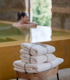 Set van 2 Premium Handdoeken SERENE BLISS. Biologisch Katoen