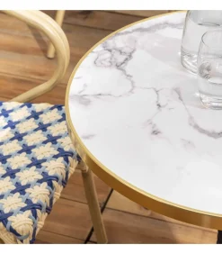 Set van wit marmeren terrastafel en 2 blauwe stoelen