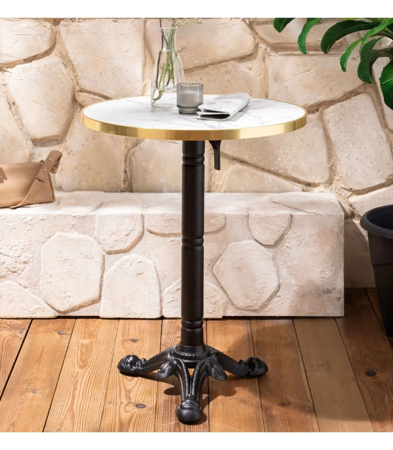 Set van wit marmeren verstelbare terrastafel en 2 rode stoelen