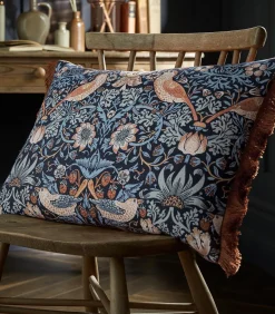 Strawberry Thief Blue Sierkussen