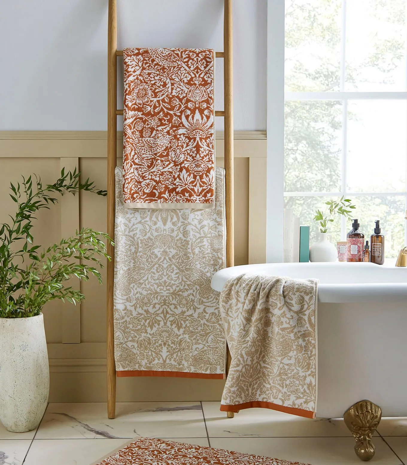 Strawberry Thief Linen-rust Badhanddoek