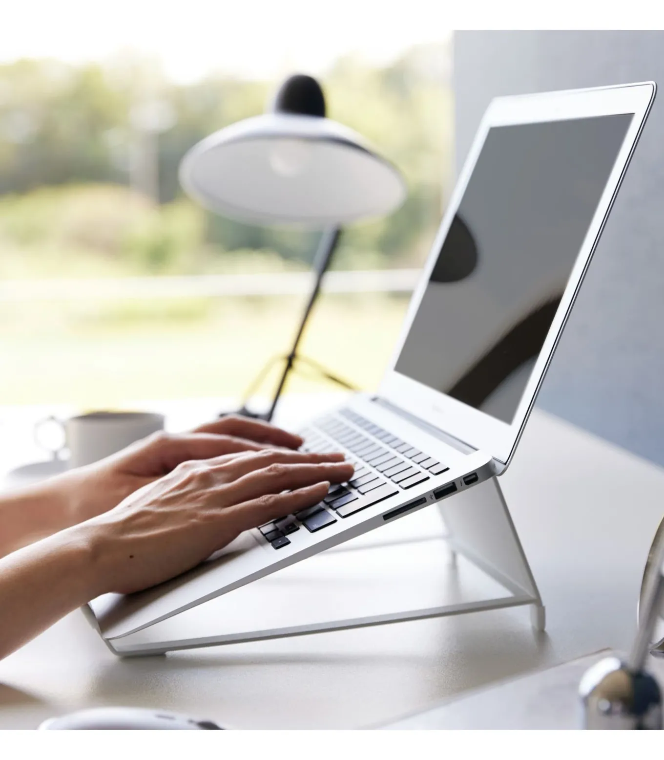 Tablet & Laptop Standaard - Tower - Wit