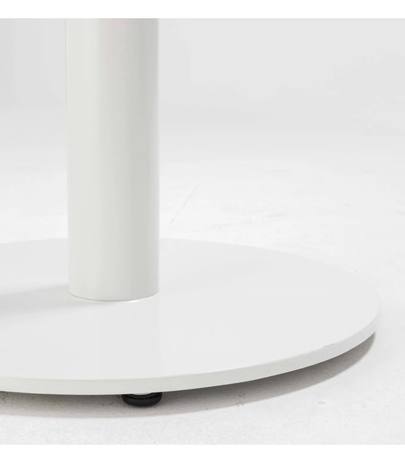 Tafel hoog rond 60 cm witte poot en lichtgrijze betonnen bekleding