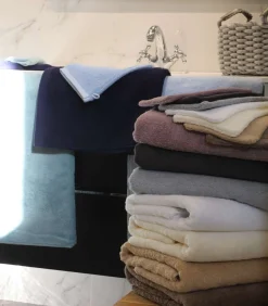 Taupe katoenen badstof douchelaken 70x140 cm