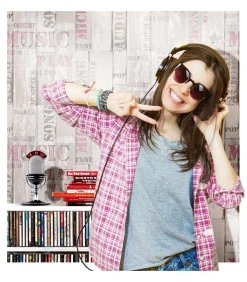 Urban Friends & Coffee Behang houten planken en woorden beige en roze