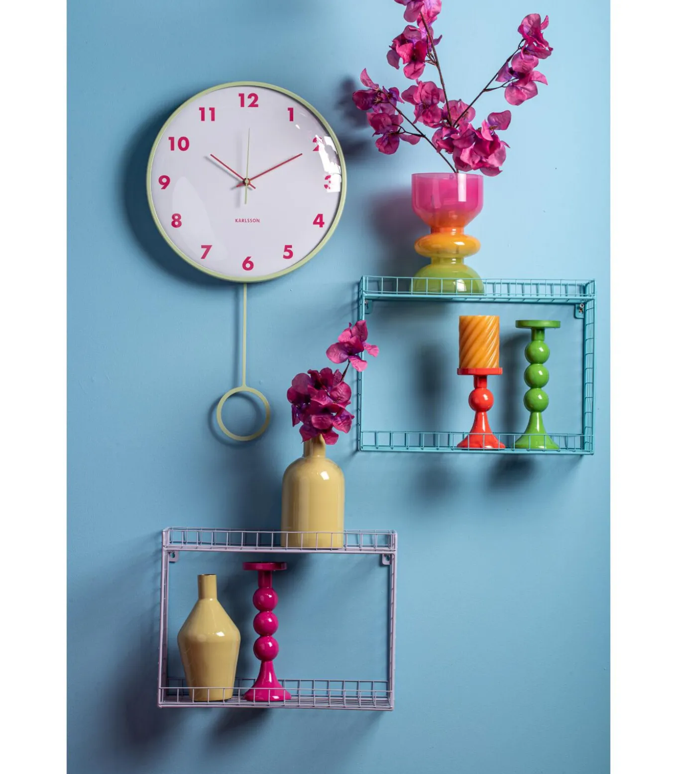 Wandklok Cheeky Dome - Zachtgroen - 7.1x35.5x61.5cm