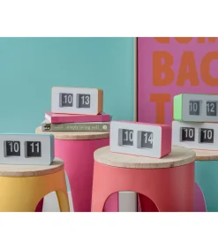 Wandklok Funky Flip - Helderroze - 7x17.7x9.2cm