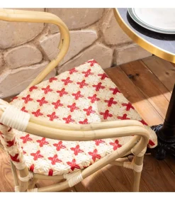 Witmarmeren terrastafel en 2 rode stoelen set